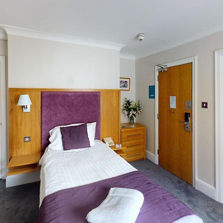 The Chequers Hotel نيوبري المظهر الخارجي الصورة
