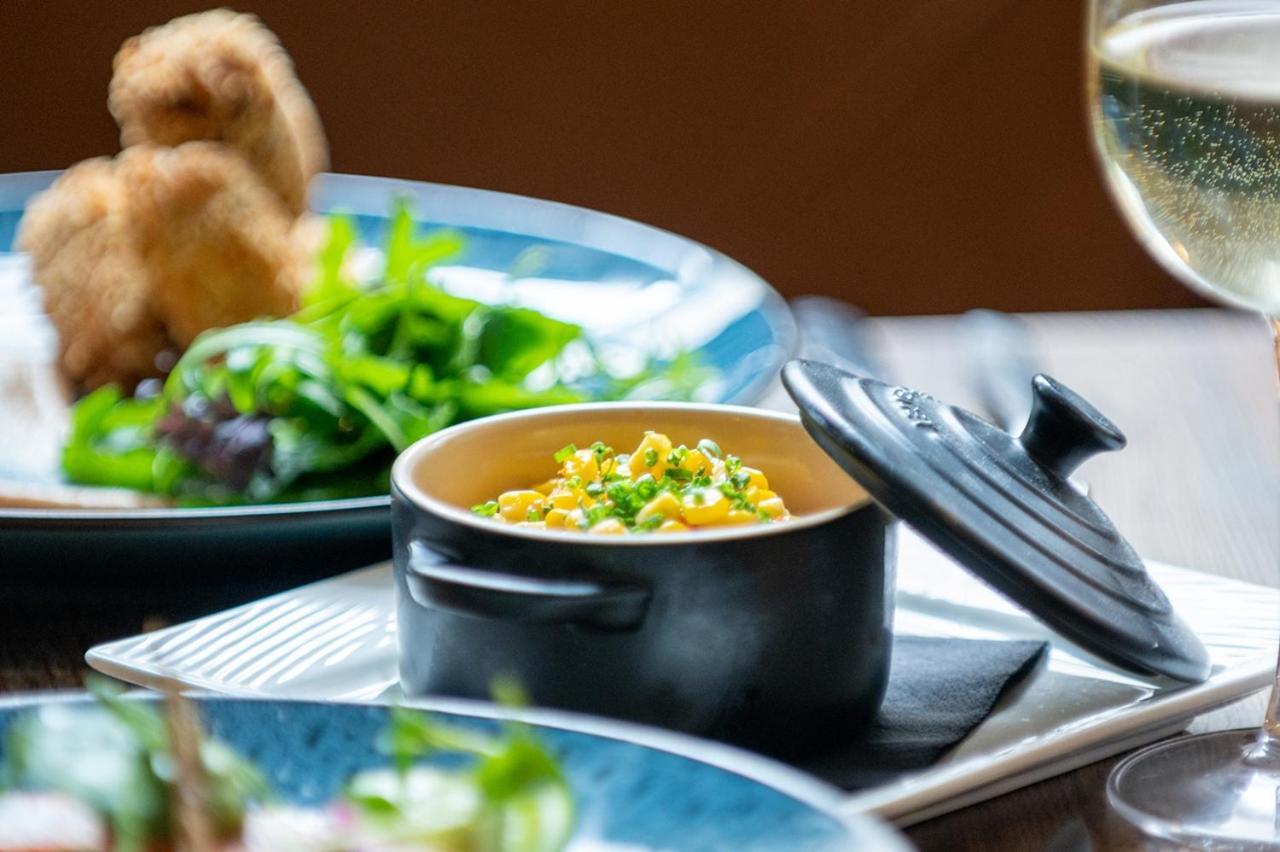 The Chequers Hotel نيوبري المظهر الخارجي الصورة