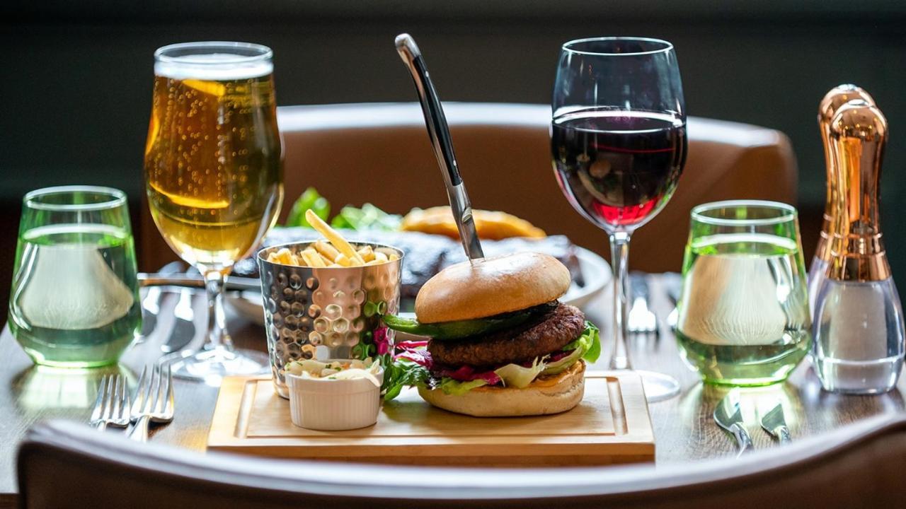The Chequers Hotel نيوبري المظهر الخارجي الصورة
