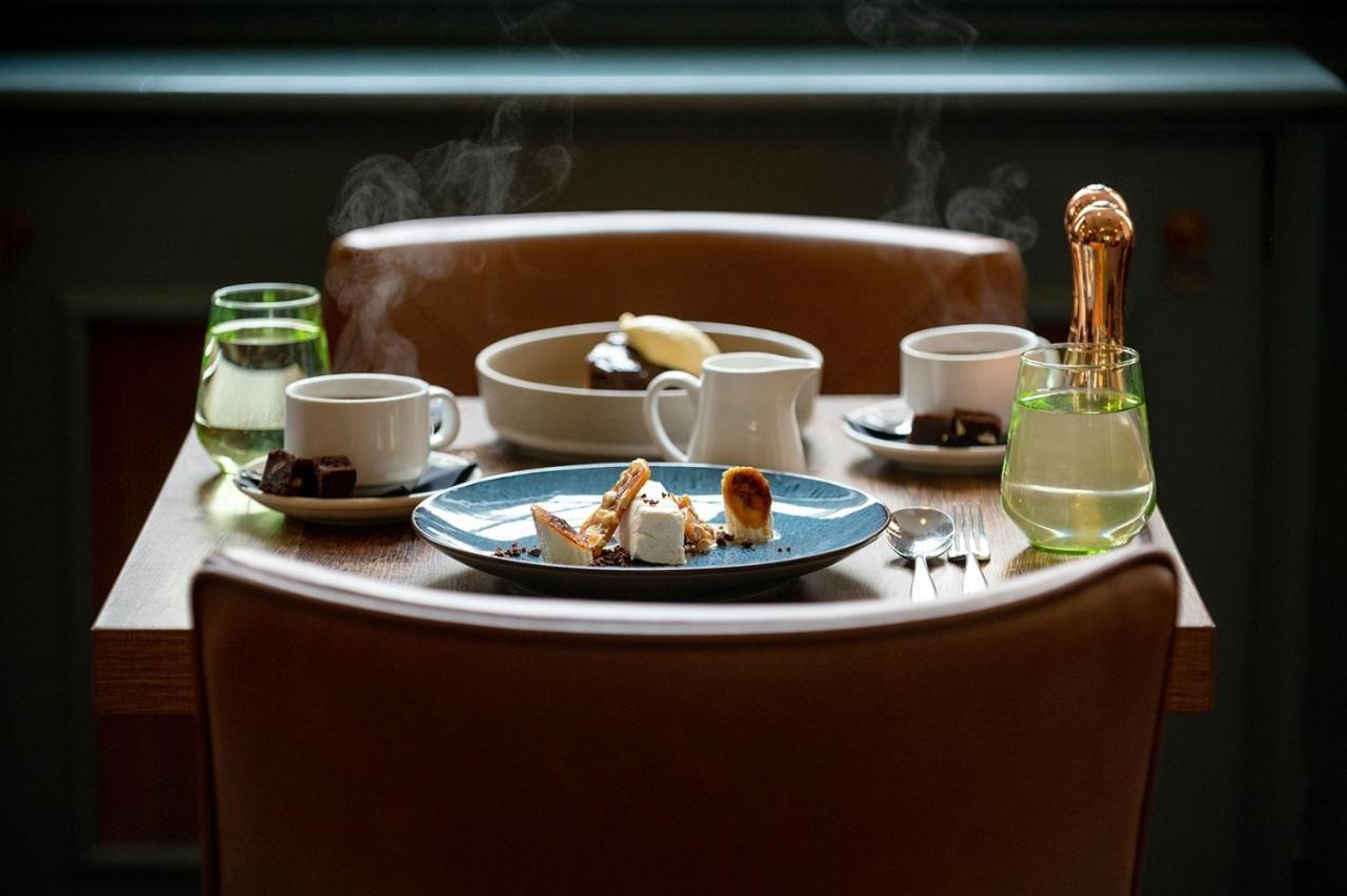 The Chequers Hotel نيوبري المظهر الخارجي الصورة