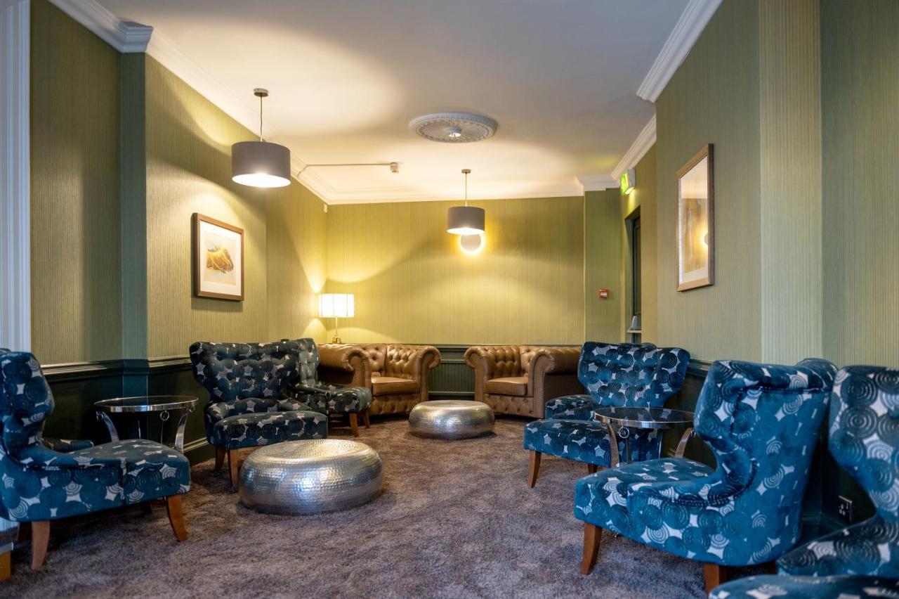The Chequers Hotel نيوبري المظهر الخارجي الصورة
