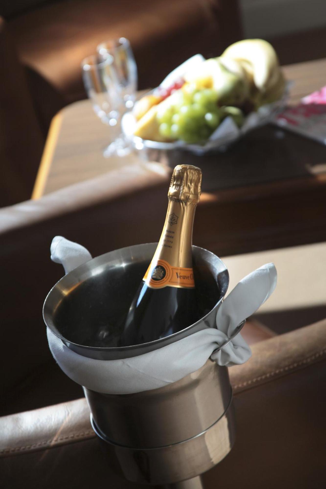 The Chequers Hotel نيوبري المظهر الخارجي الصورة