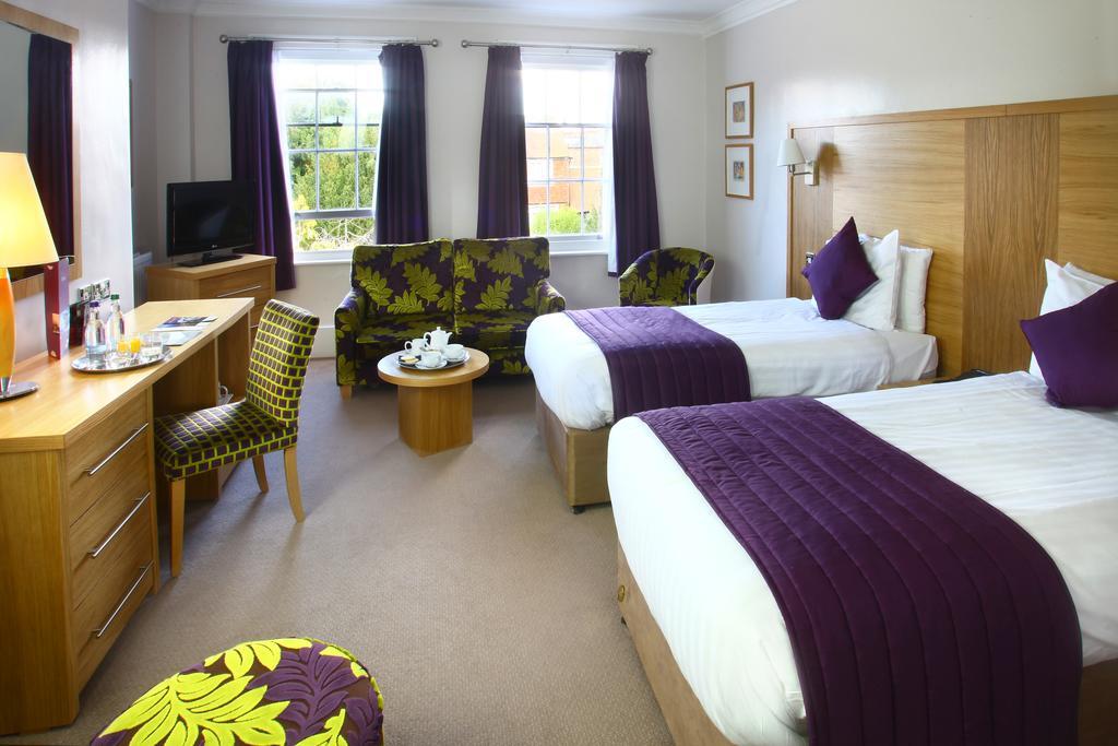 The Chequers Hotel نيوبري المظهر الخارجي الصورة