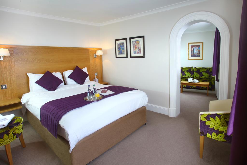 The Chequers Hotel نيوبري المظهر الخارجي الصورة