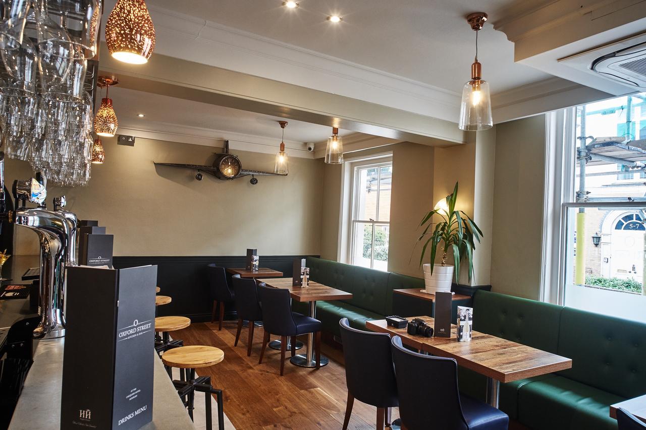 The Chequers Hotel نيوبري المظهر الخارجي الصورة