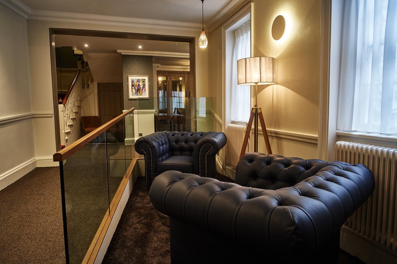 The Chequers Hotel نيوبري المظهر الخارجي الصورة